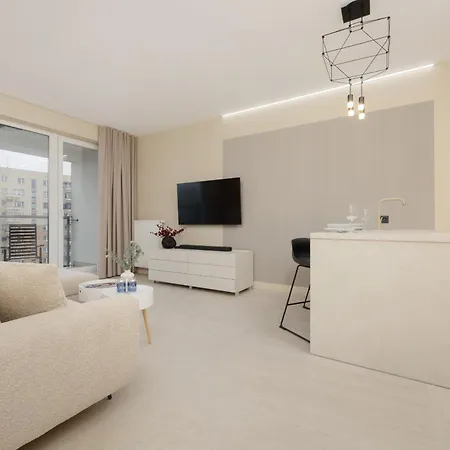 דירה Exclusive With Parking & Balcony By Renters Prestige