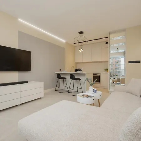 Exclusive With Parking & Balcony By Renters Prestige Varšava