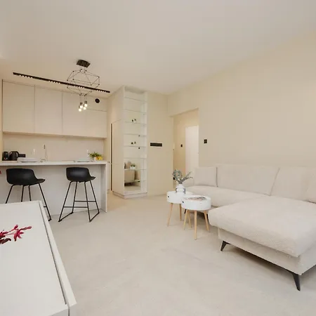 Exclusive With Parking & Balcony By Renters Prestige Apartmán *