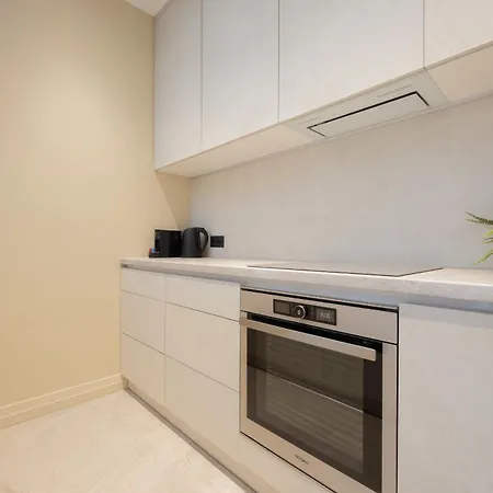 דירה Exclusive With Parking & Balcony By Renters Prestige ורשה