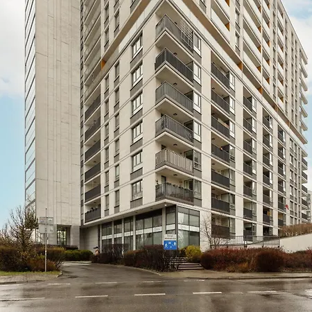 Exclusive With Parking & Balcony By Renters Prestige דירה