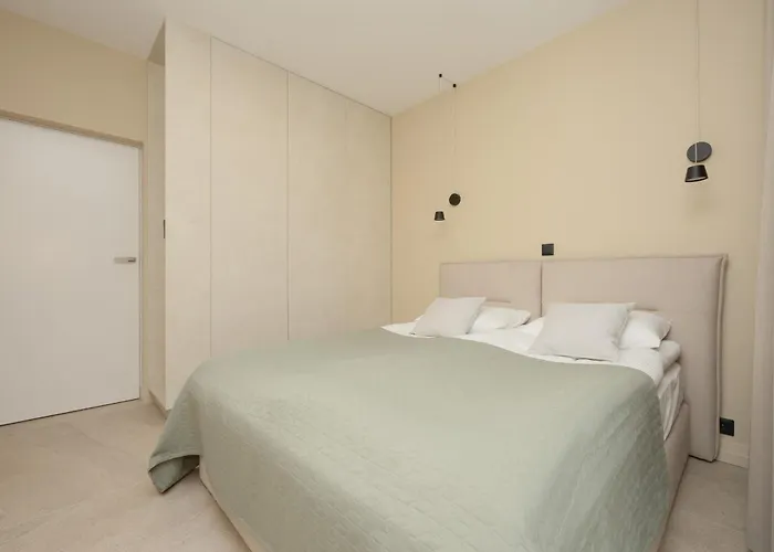 Апартаменты Exclusive With Parking & Balcony By Renters Prestige *