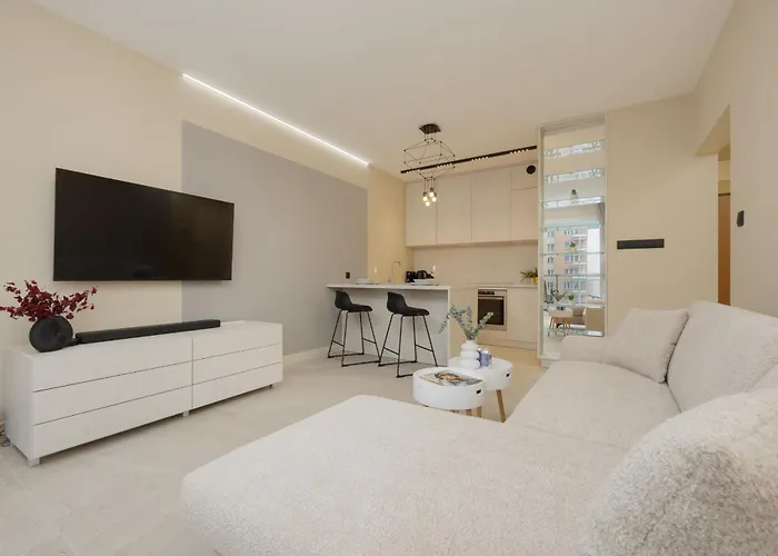 Exclusive With Parking & Balcony By Renters Prestige Варшава