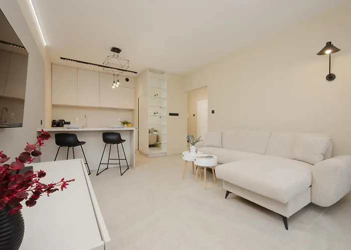 Exclusive With Parking & Balcony By Renters Prestige Апартаменты *