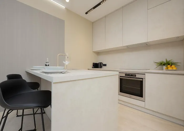 Апартаменты Exclusive With Parking & Balcony By Renters Prestige