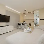 Exclusive With Parking & Balcony By Renters Prestige Warschau